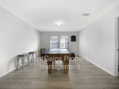 Main picture of 597 Meadow Ridge Dr