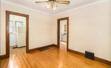 Main picture of 3833 Webster St