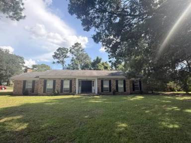 Main picture of 202 Adams Dr