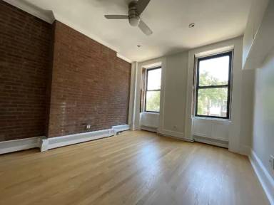 Main picture of 1 And Clinton St