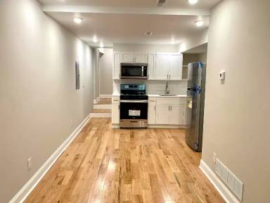 Main picture of 233 N 61st St