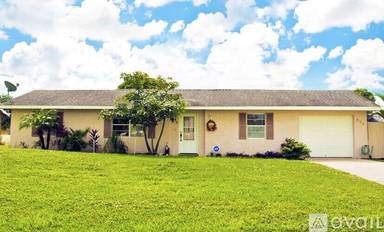 Main picture of 450 SE Doat St