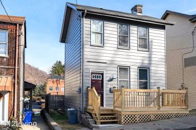 Main picture of 33 Acorn St
