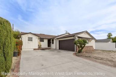 Main picture of 7954 Beeman Ave