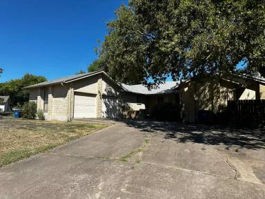 Main picture of 8201 Hood Cir