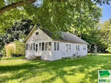 Main picture of 122 N Walnut St