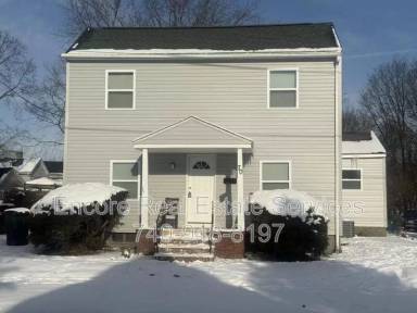 Main picture of 70 Hoover St