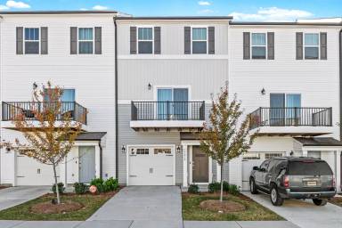 Main picture of 15018 Scoter St