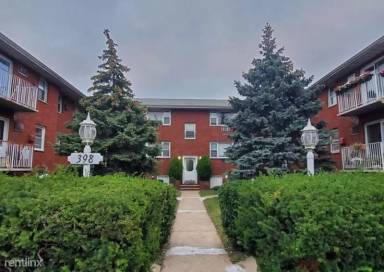 Main picture of 398 Danforth Ave
