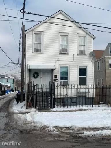 Main picture of 3138 W Wabansia Ave