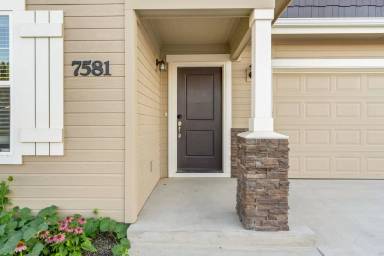 Main picture of 7581 E Iroquois St