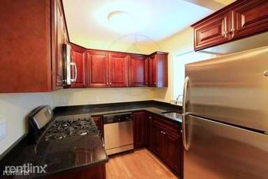 Main picture of 6 White Street Pl