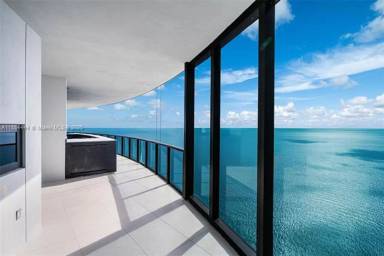 Main picture of Porsche Design Tower Miami