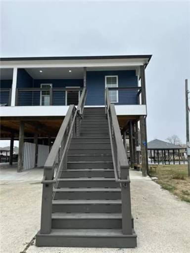 Main picture of 142 Lakeview Dr