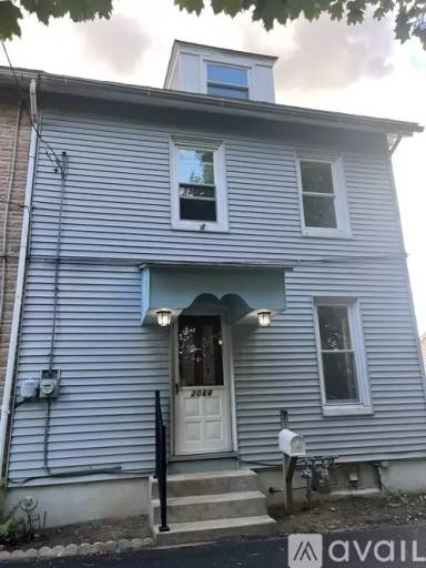 Main picture of 2066 Grape St
