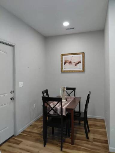 Main picture of 113 N 6th St