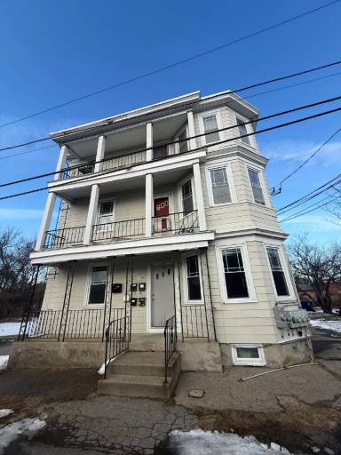 Main picture of 11 Roosevelt St