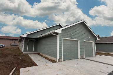 Main picture of 131 N Joann St