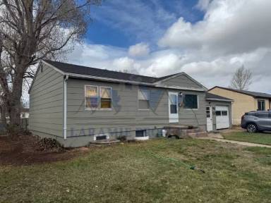 Main picture of 720 1/2 Mitchell St