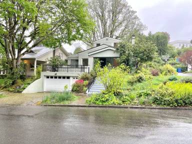 Main picture of 255 SE 33rd Ave