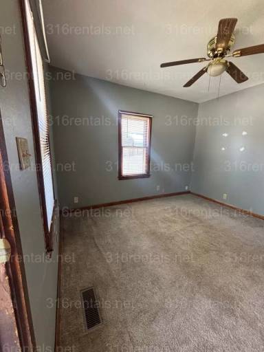 Main picture of 919 W Carr Ave