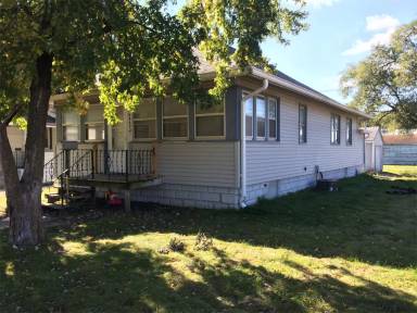 Main picture of 2253 E 4th St