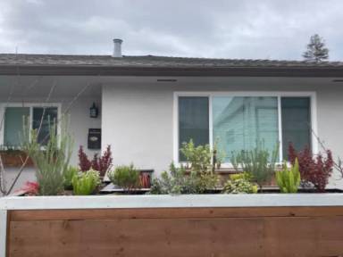 Main picture of 690 La Sierra Way