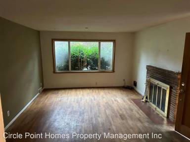 Main picture of 2345 NE 91st St