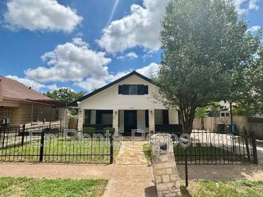 Main picture of 1925 Saint Louis Ave