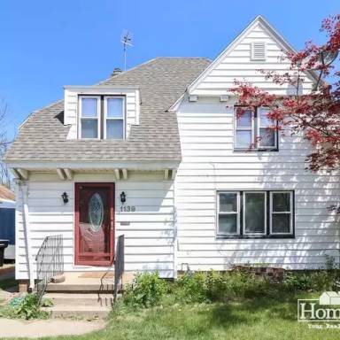 Main picture of 1139 E Victoria St