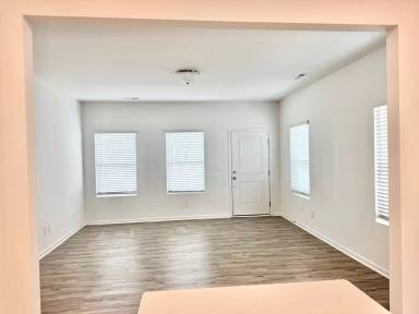 Main picture of 988 Anchor Way