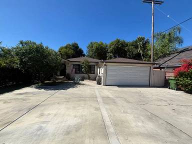 Main picture of 22742 Burbank Blvd