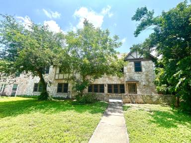 Main picture of 216 E Rosewood Ave