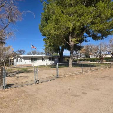 Main picture of 372 E Old Mill Rd