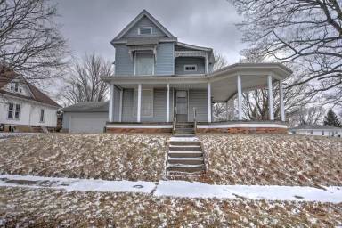 Main picture of 136 S Wood St