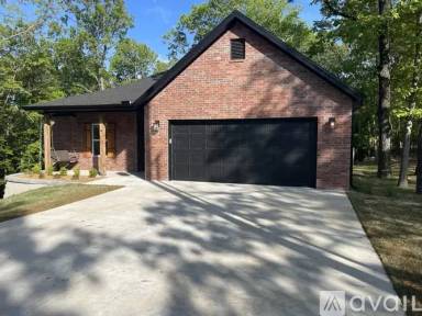 Main picture of 4 Patsy Cir