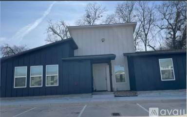 Main picture of 2629 Graduate Row