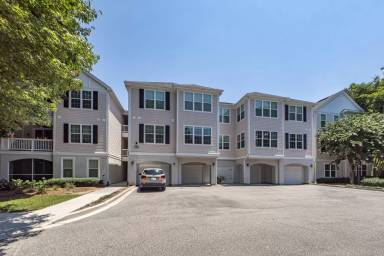 Main picture of 60 Fenwick Ln