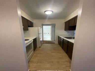 Main picture of 695 Capital Ave NE