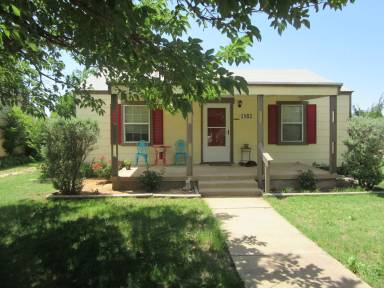 Main picture of 1302 Marshall St