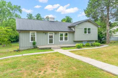 Main picture of 1802 Charles Dr