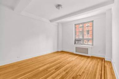 Main picture of 210 W 23rd St