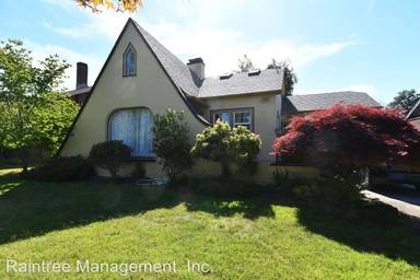 Main picture of 326 W Riverside Dr