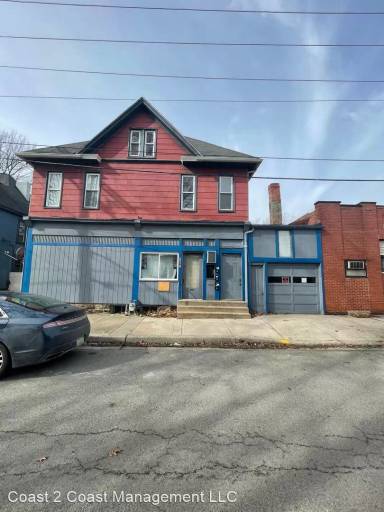 Main picture of 214 Thompson St
