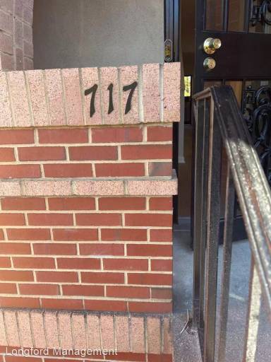 Main picture of 717 8th St NE