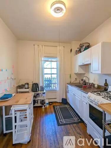 Main picture of 8 Evergreen Ave