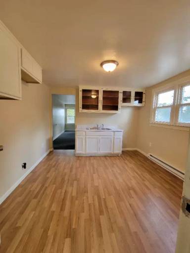 Main picture of 3040 Monroe Ave