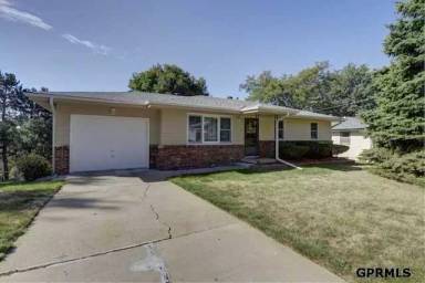 Main picture of 2819 Irene St