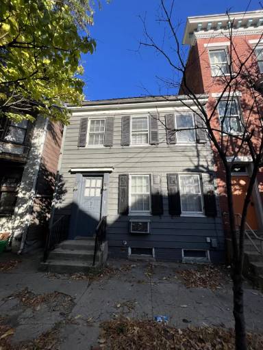 Main picture of 209 E Philadelphia St