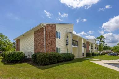 Main picture of 200 Bentree Ln